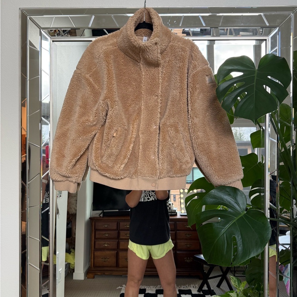 NWOT - ALO Yoga Sherpa Varsity Jacket in Camel - Picture 3 of 12